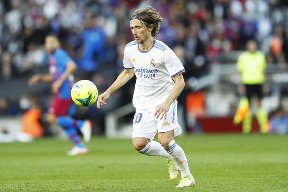 卡莱尔：内姆布哈德遭遇右大腿挫伤，将缺席今天的比赛（卡莱尔称内姆布哈德右大腿挫伤，今日将缺阵）